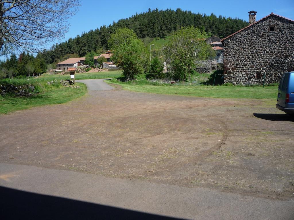 Le Gite Du Velay Bains Экстерьер фото