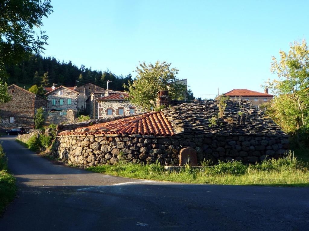 Le Gite Du Velay Bains Экстерьер фото