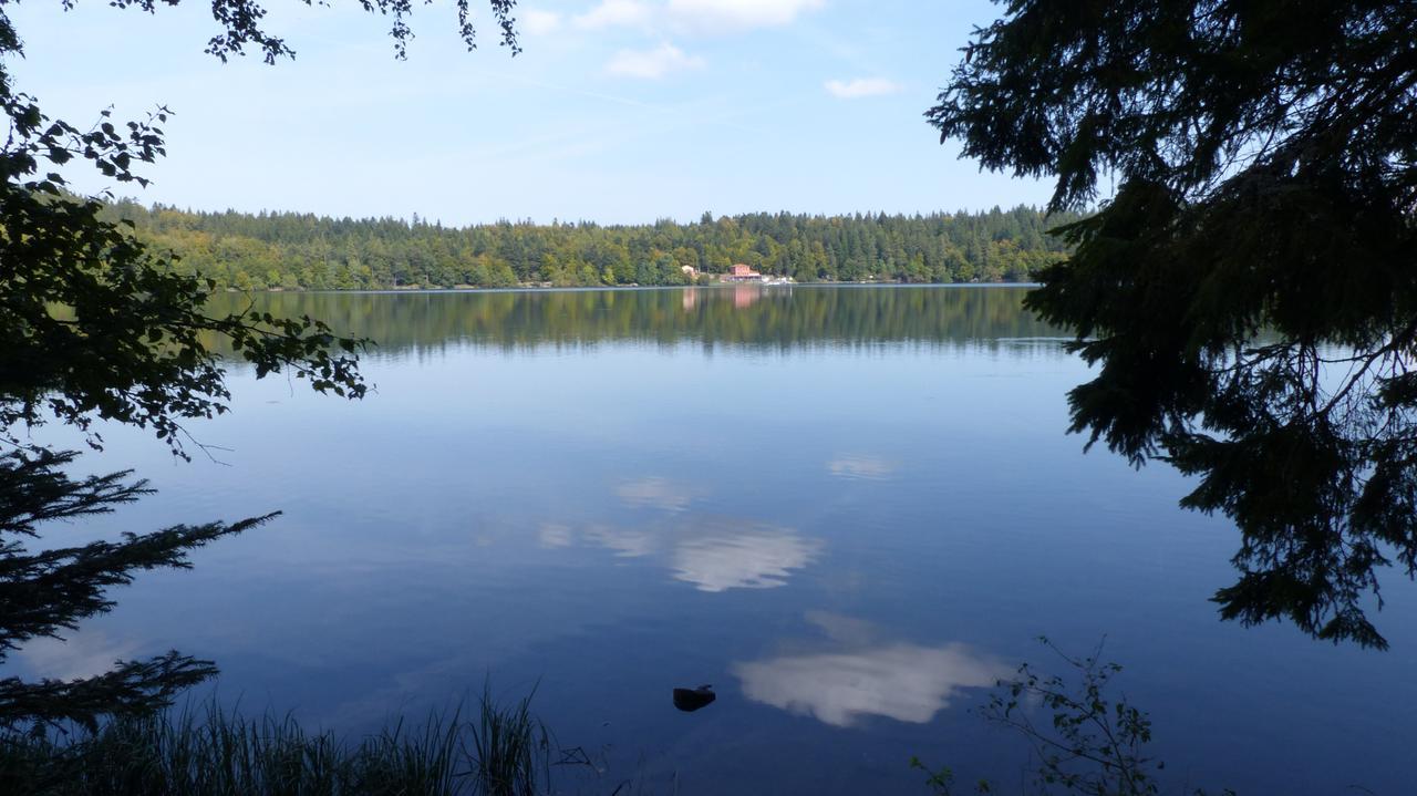 Le Gite Du Velay Bains Экстерьер фото
